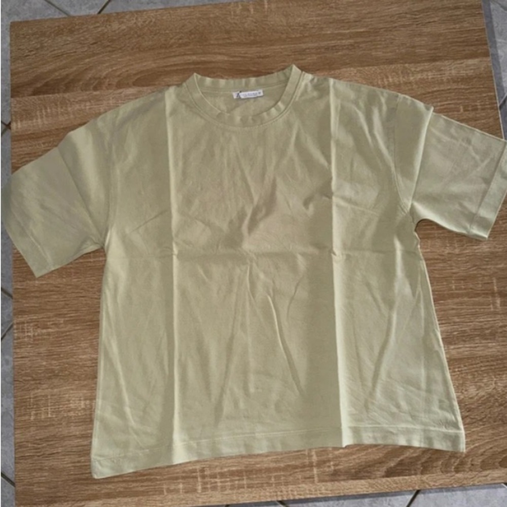 Zara Kids Short-Sleeve Tee in Pale Yellow